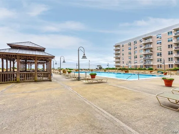 25 Neptune Boulevard #2T, Long Beach, NY 11561