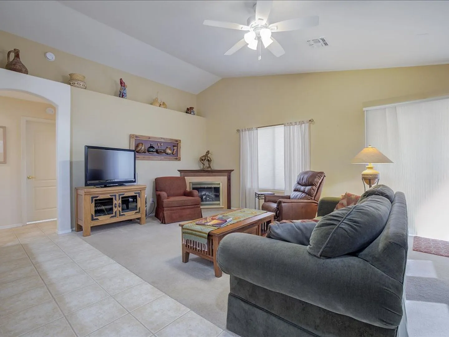 3 Bedroom 2 Bathroom — Photo 4