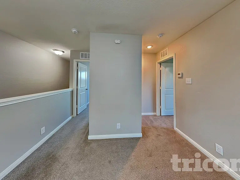 4945 Hallies Gdn — Photo 14
