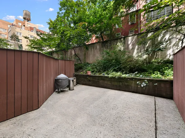 445 West 19th Street image 1 of 11