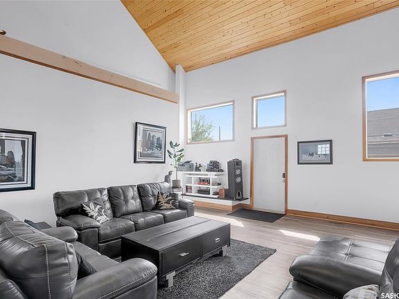 2nd image of 310 F AVENUE S
