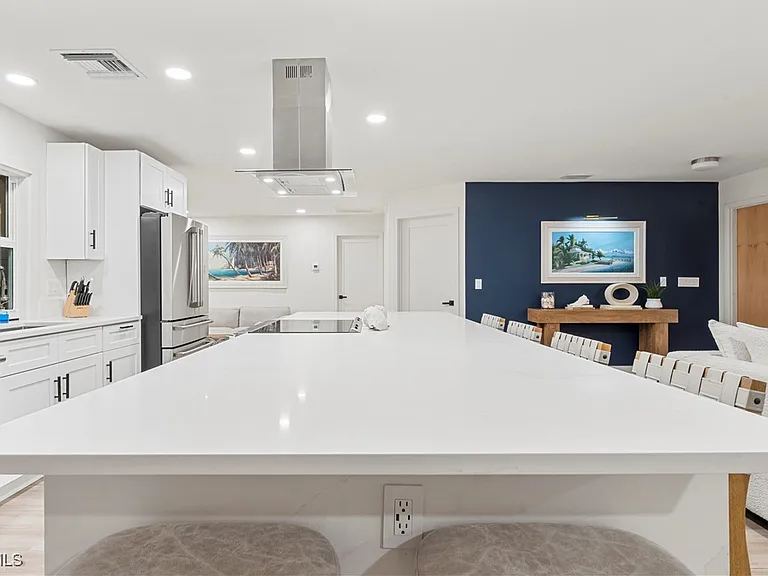2412 La Salle Ave — Photo 39