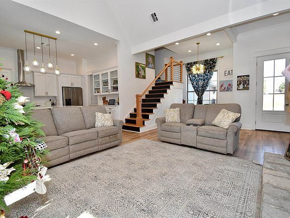 5th image of 173 Oak Alley Dr