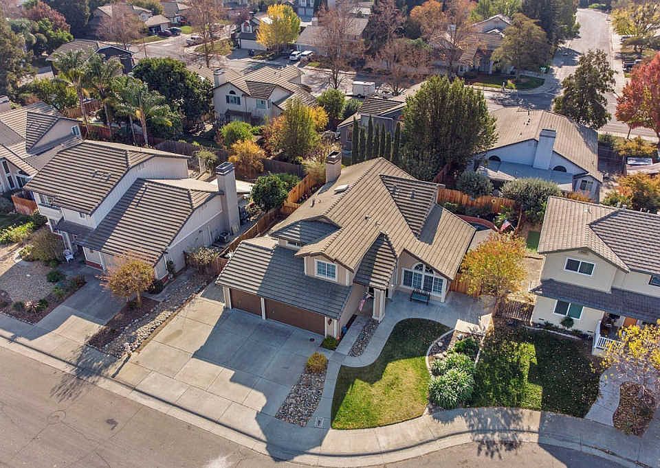 2nd image of 1355 Preston Pl