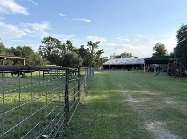 201 Oak St, Labadieville, LA 70372