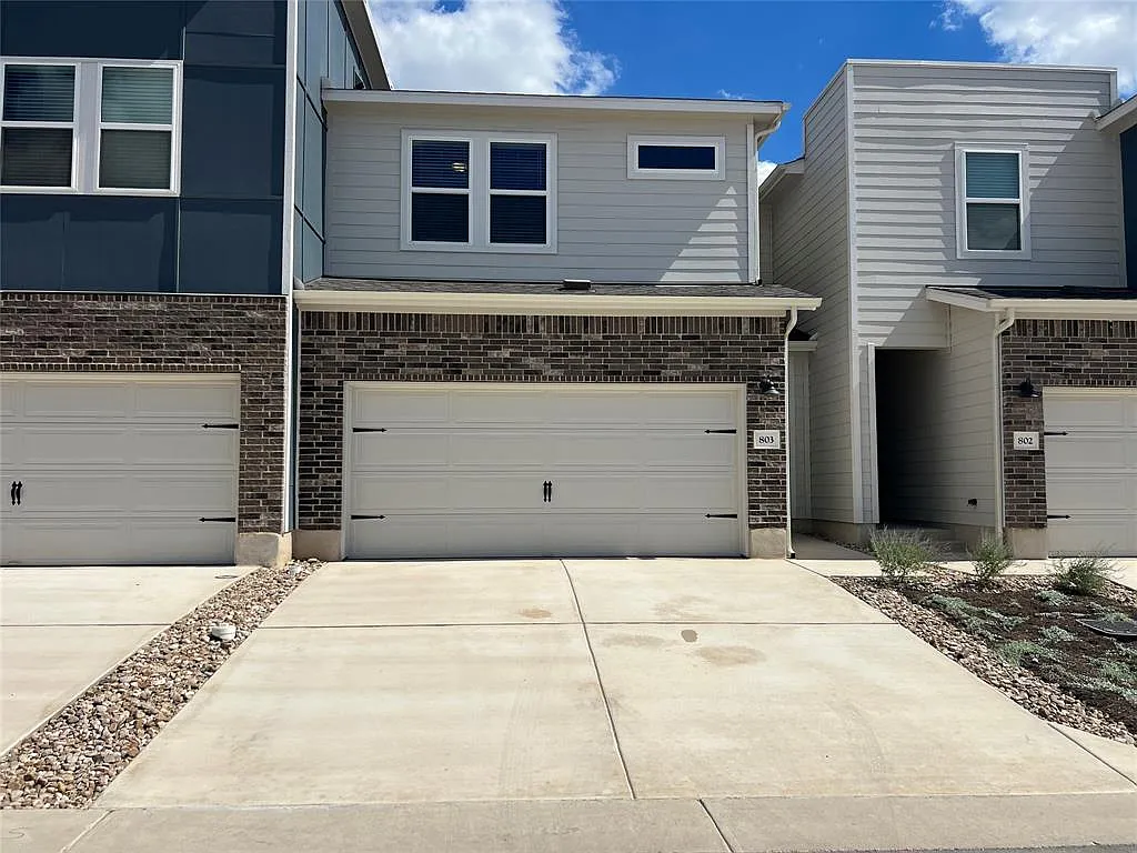 3 bed, 2.5 bath, 1623 sqft, $1,950 — Photo 1