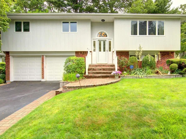 83 Beaumont Drive, Plainview, NY 11803