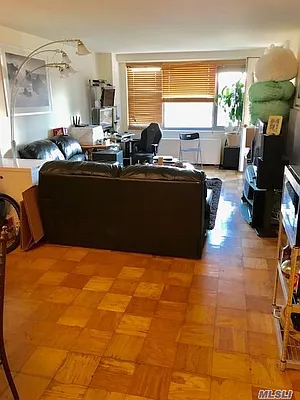 Sold by AAA Young Shuen Realty Inc. | media 10