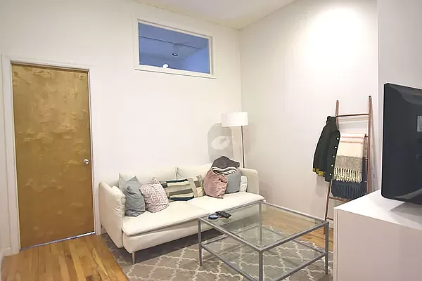 Rented by Compass | media 7