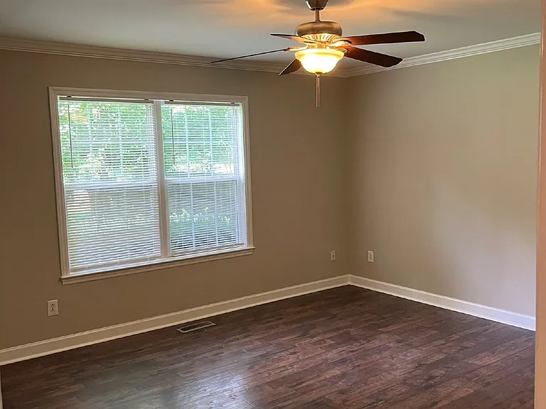 2811 Sutherland Dr — Photo 9