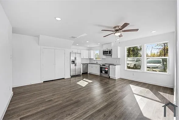 8633 Peachtree St #B — Photo 2