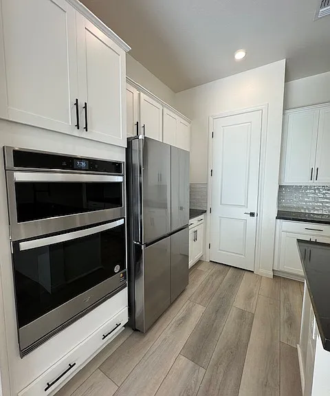 upgraded appliances - fridge with filtered water beverage center- internal pitcher auto fill - 2 types ice (cubed & ice bites) - Oven has Air fry option and is a smart oven