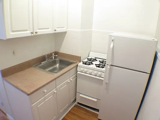 Rented by Glasser Realty LLC | media 8