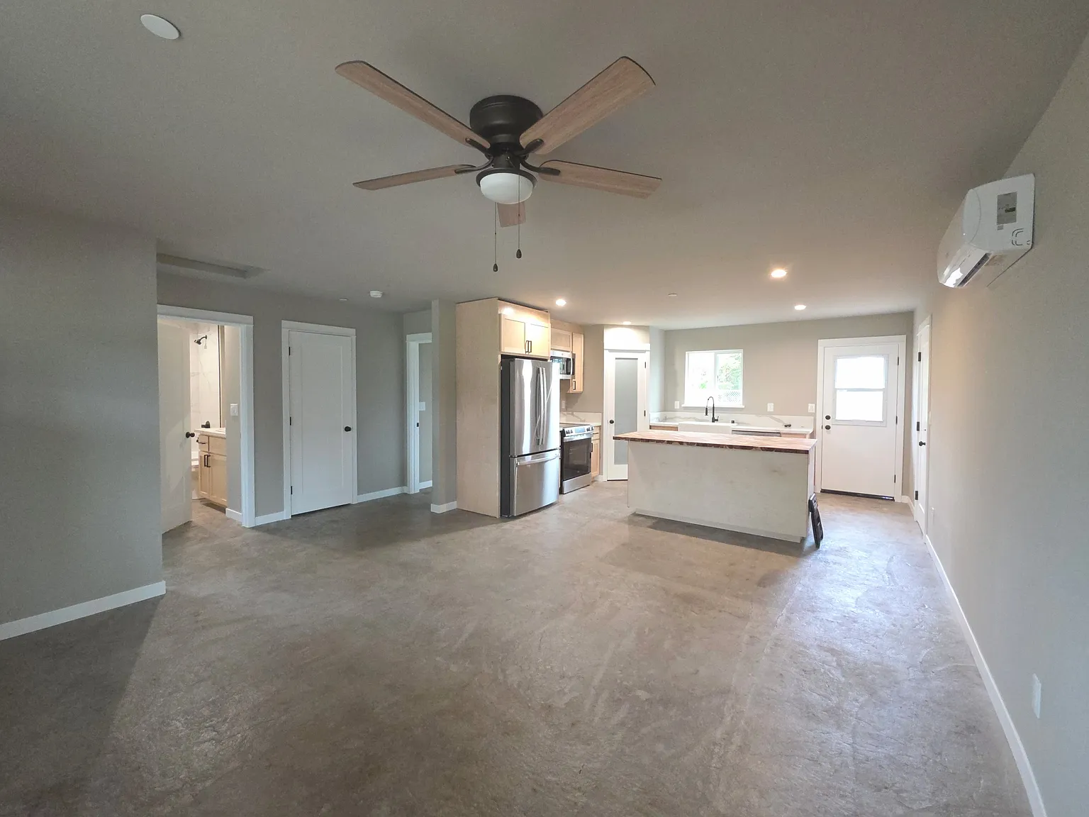 2 bed, 878 sqft, $1,700 — Photo 2