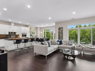 935 Lake St E UNIT 202, Wayzata, MN 55391