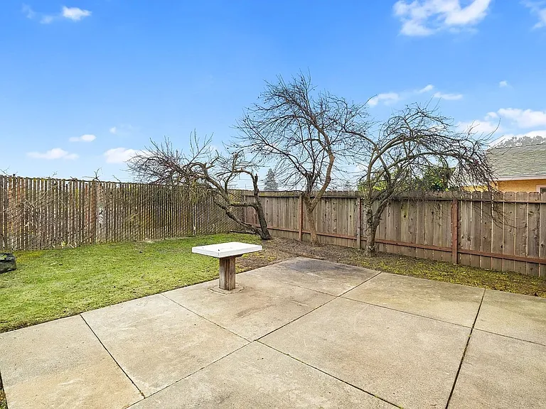 995 Matthew Ct — Photo 28