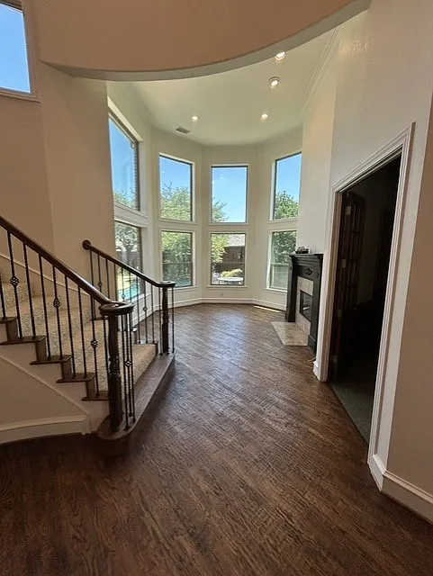5 bed, 4362 sqft, $5,500 — Photo 2