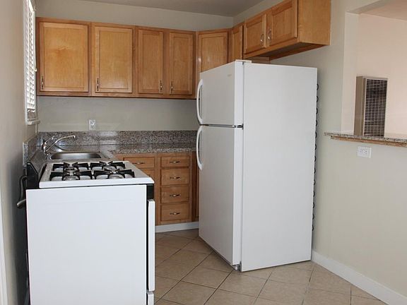 5th image of 4322 N Lakewood Blvd
