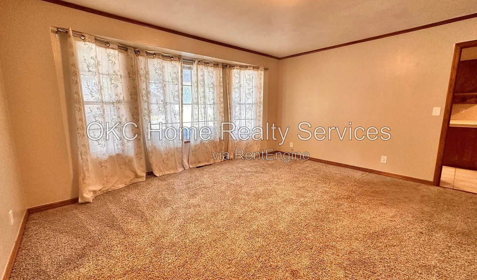 4 bed, 3.0 bath, 2113 sqft, $2,488 — Photo 4