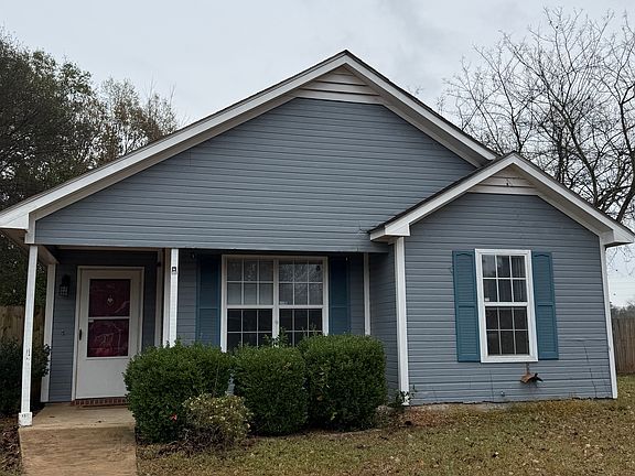 2nd image of 121 Kensington Cir