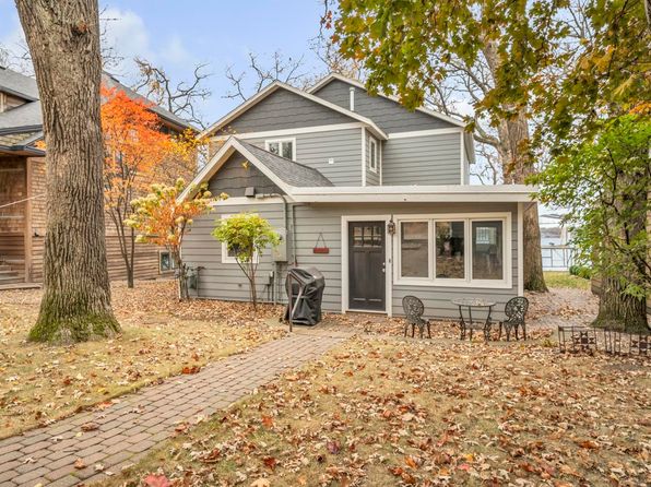 2105 Lakeshore Dr, Okoboji, IA 51355