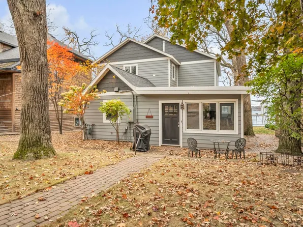 2105 Lakeshore Dr, Okoboji, IA 51355