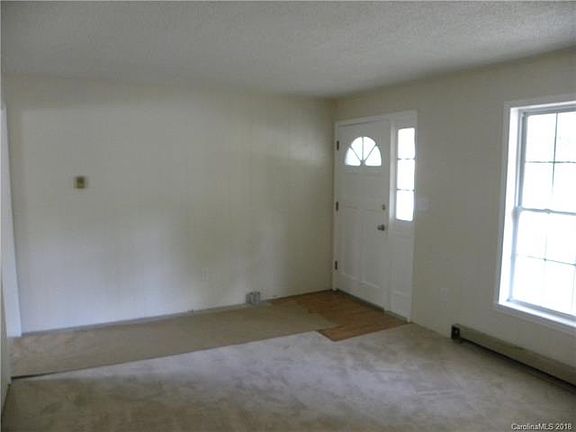 3rd image of 721 Goldfinch Dr