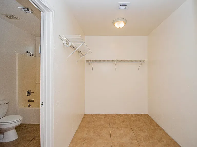 1714 E Grant Rd — Photo 11
