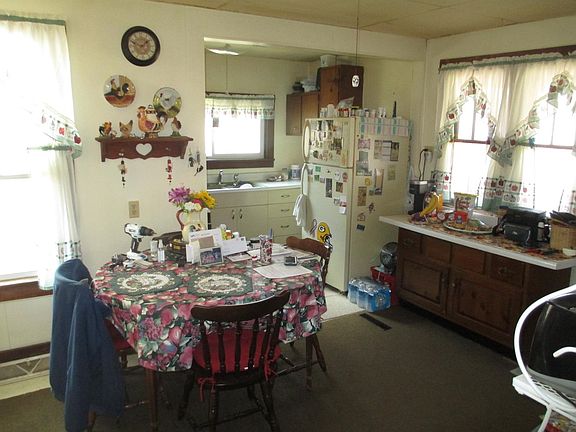 5th image of 22204 Sandhill Dr