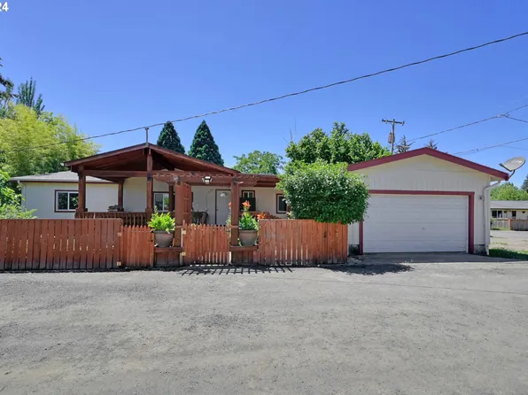 150 Azalea Dr, Eugene, OR 97404