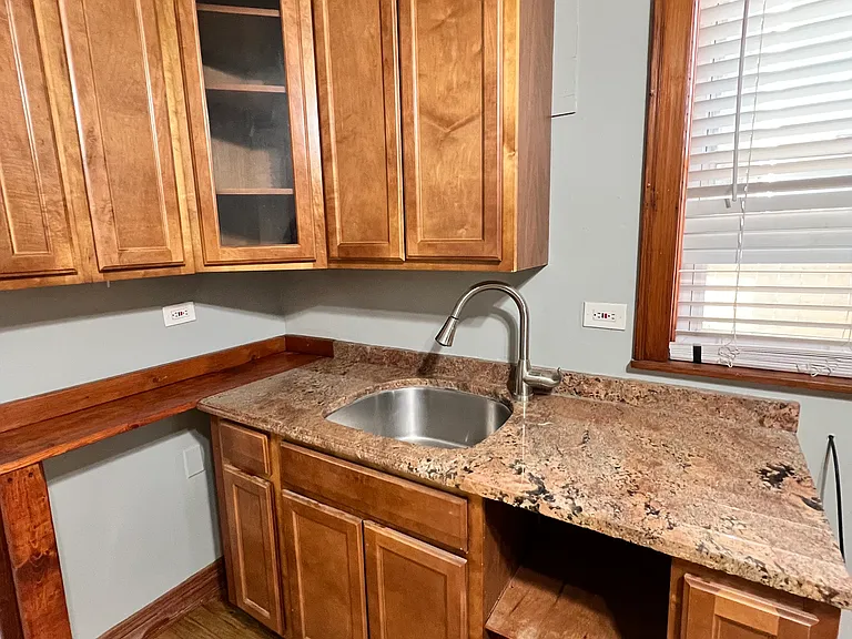 2029 W 53rd St #1 — Photo 8
