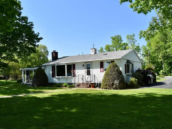 22 Lakeshore Dr, Willsboro, NY 12996