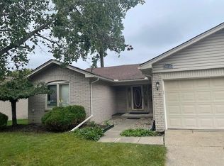 4951 Fox Hill Dr, Sterling Heights, MI 48310