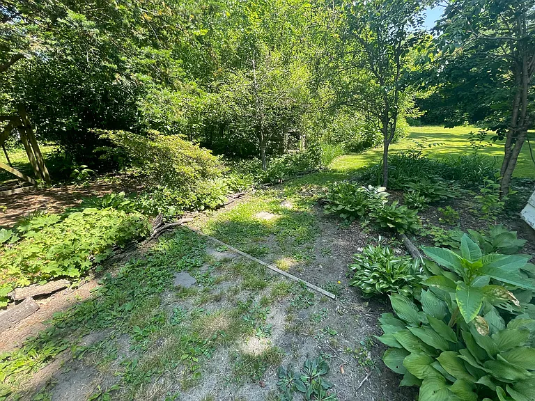 212 Mannion Ave — Photo 11