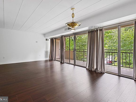 5th image of 2300 Riddle Ave APT 301