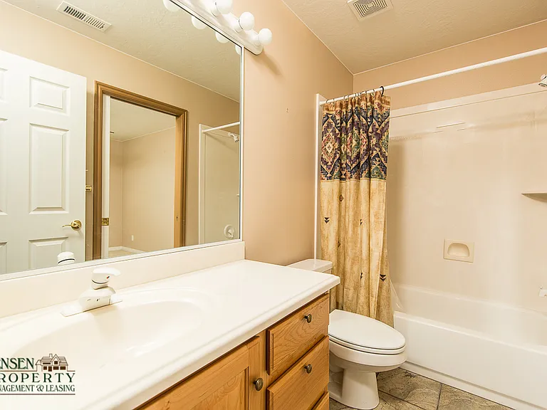 153 N Turnbury Ln — Photo 22