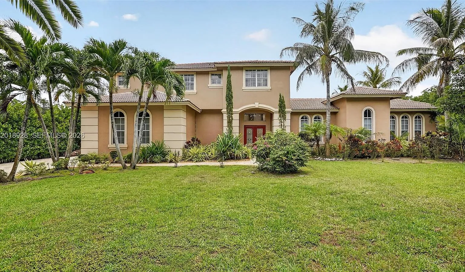 5 bed, 4.5 bath, 5500 sqft, $13,500 — Photo 4