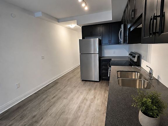 4th image of 1936 Rymal Rd E #317