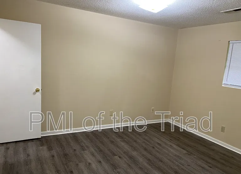 1500 Oakshire Ct #C — Photo 8