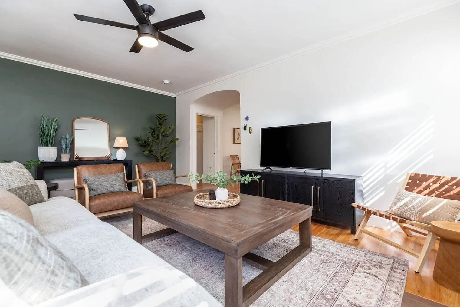 3 bed, 2.0 bath, $4,804 — Photo 3