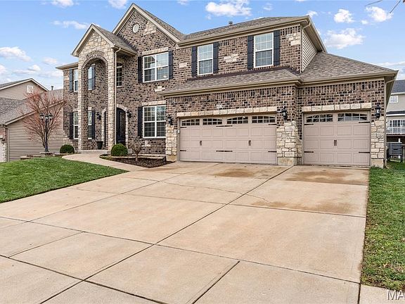 2nd image of 933 Bentley Park Cir