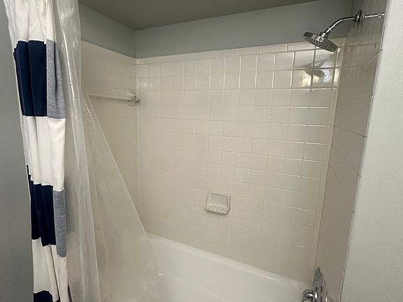 Main Bath Tub / Shower