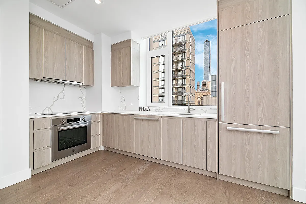 200 East 23rd Street — Photo 3