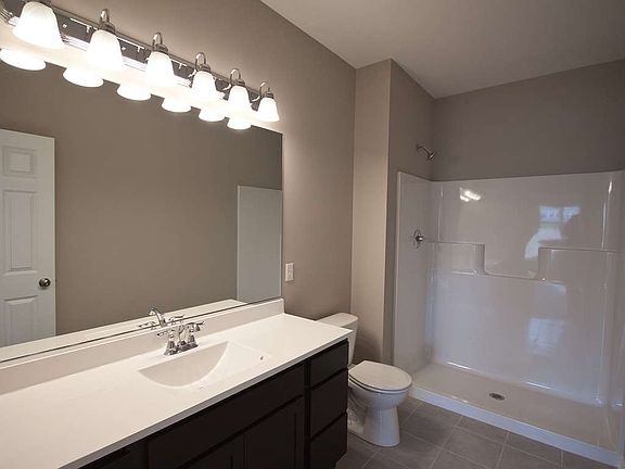 Walk in shower and spacious vanity