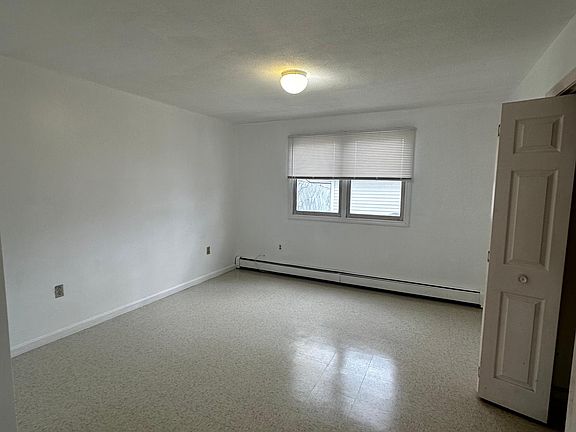 4th image of 57 Greentree Ln #1