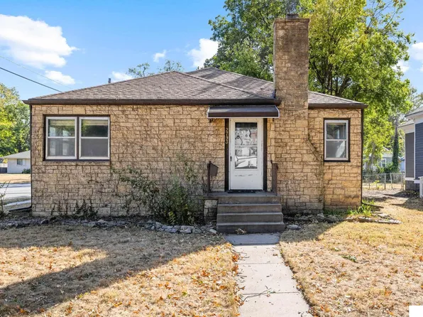 2793 E St, Lincoln, NE 68510