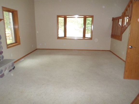4th image of 885 Norwich Ct
