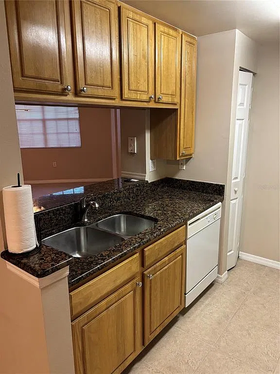 2 bed, 2.0 bath, 1241 sqft, $1,600 — Photo 4