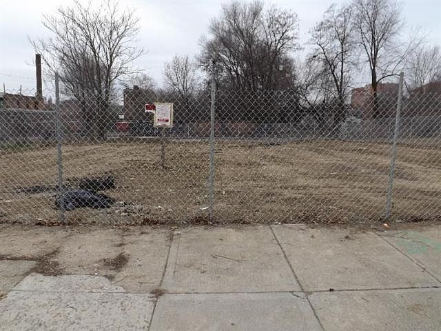 2nd image of 515 York St