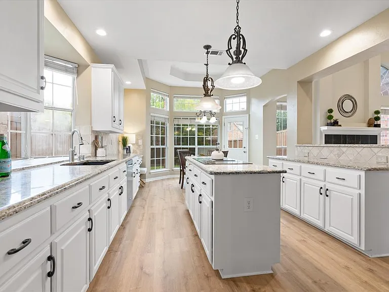 2633 Shadow Hill Ln — Photo 4